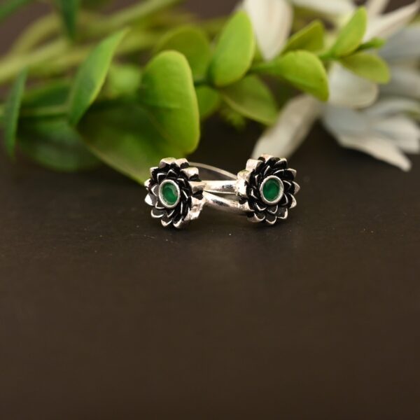 Oxidised Lotus Toe Ring with Green Stone