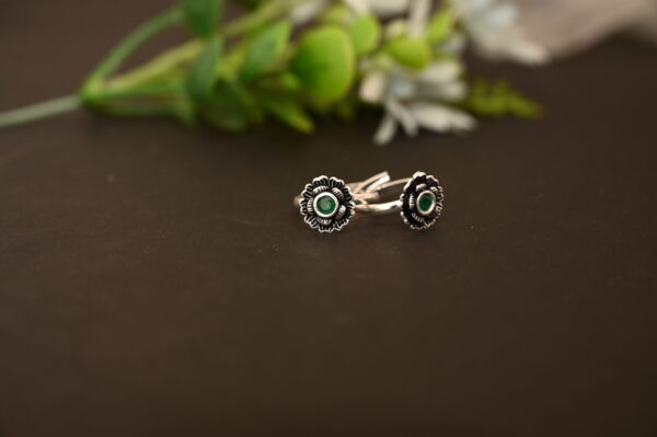 Sunflower Oxidised Toe Ring with Green Centre