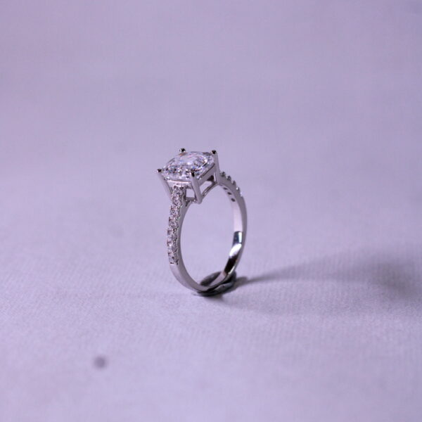 Silver Queen Elegant Ring